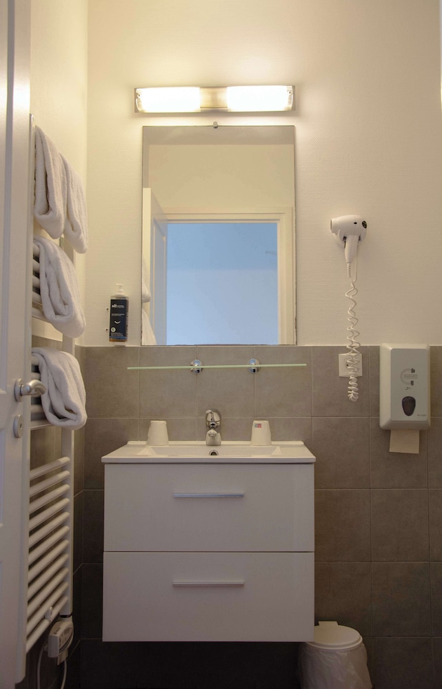 Double Room - Photo 12