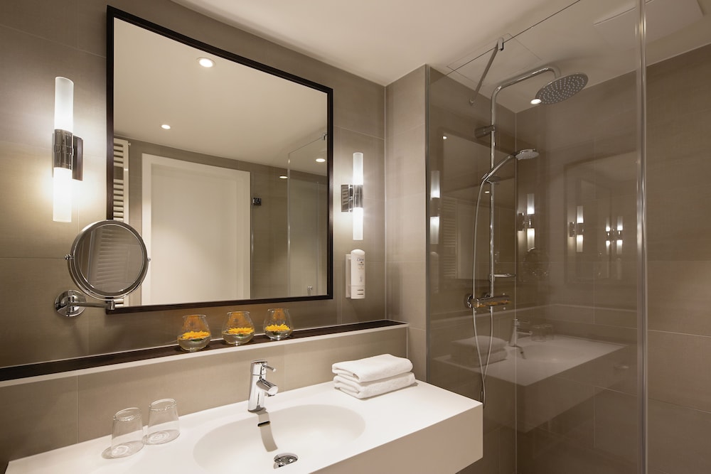 Suite, 1 Bedroom (Living Area Minibar) - Photo 5