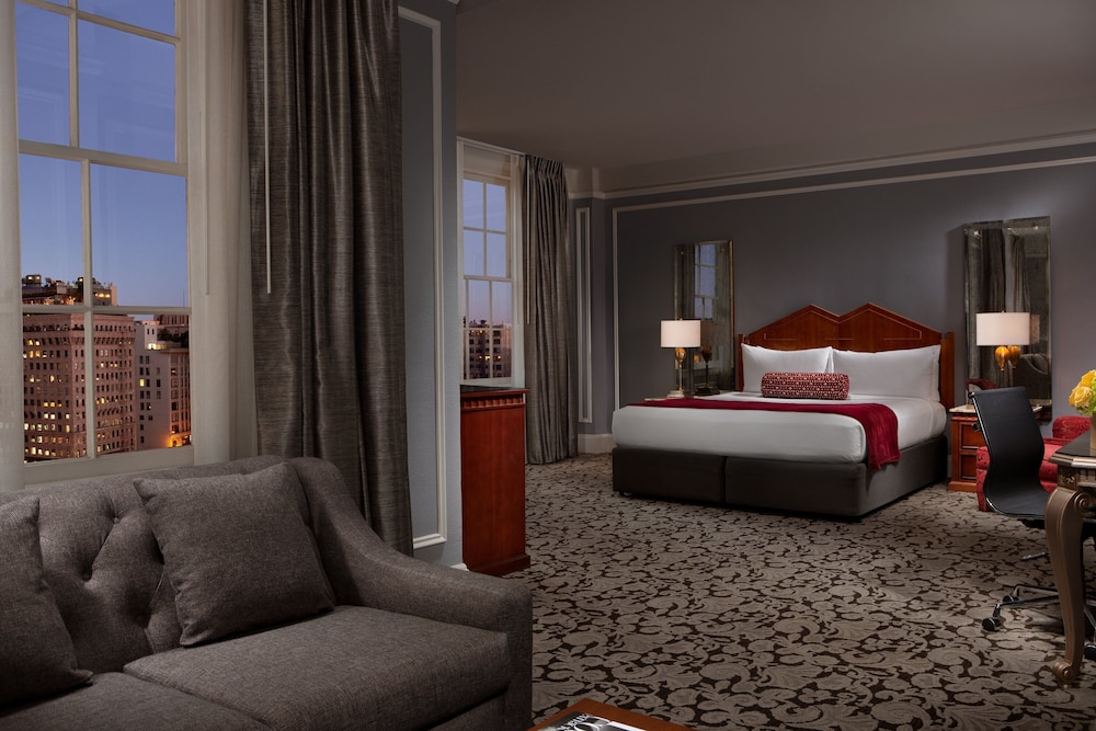 Studio Suite, 1 King Bed with Lounge Access
