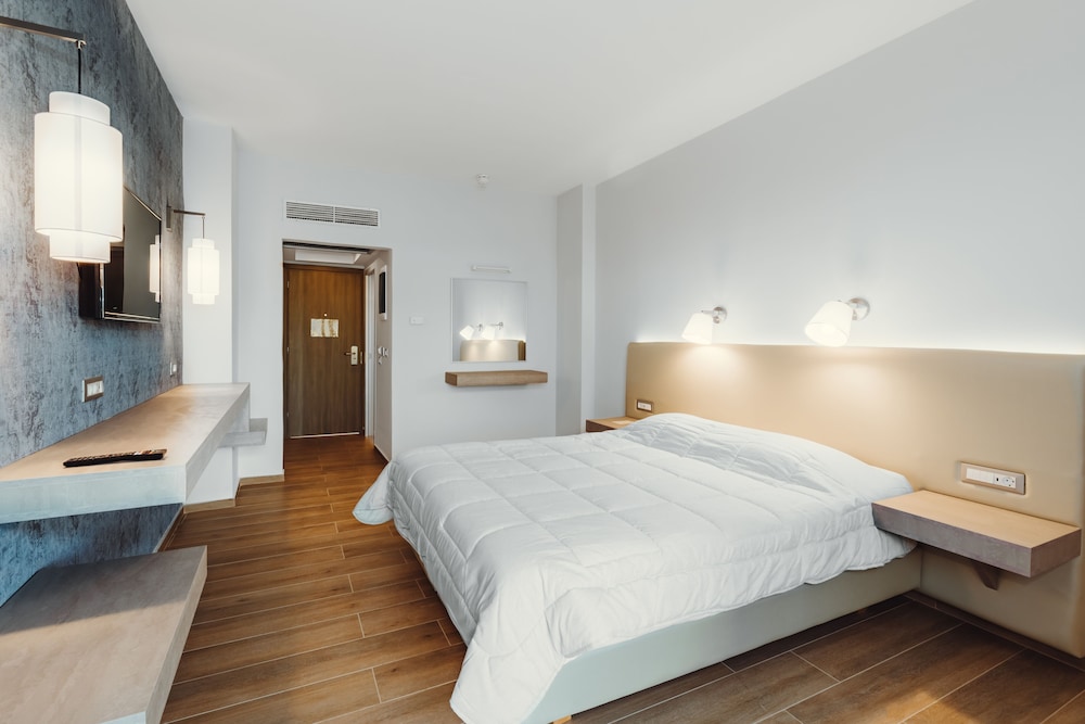 Deluxe Double Room, 1 Bedroom (Swim-Up)