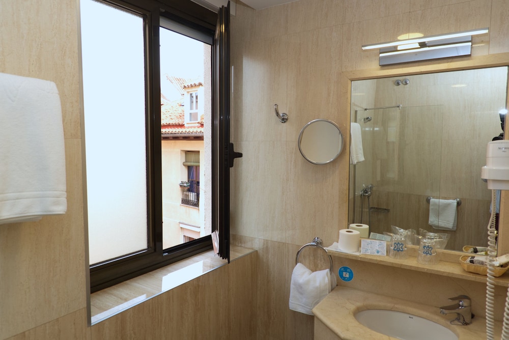 Double Room Single Use - Photo 7