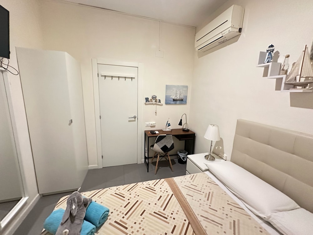 Economy Double Room, Shared Bathroom photo 2