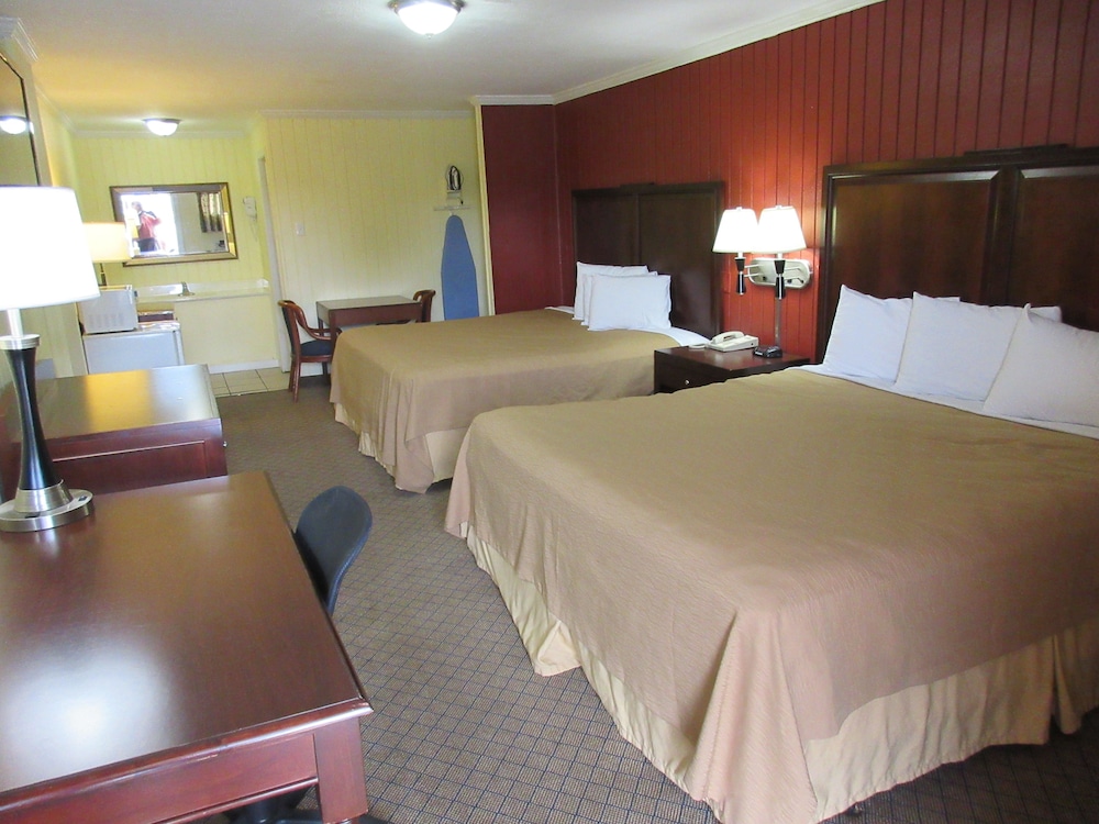 Standard Room, Multiple Beds, Non Smoking photo 1
