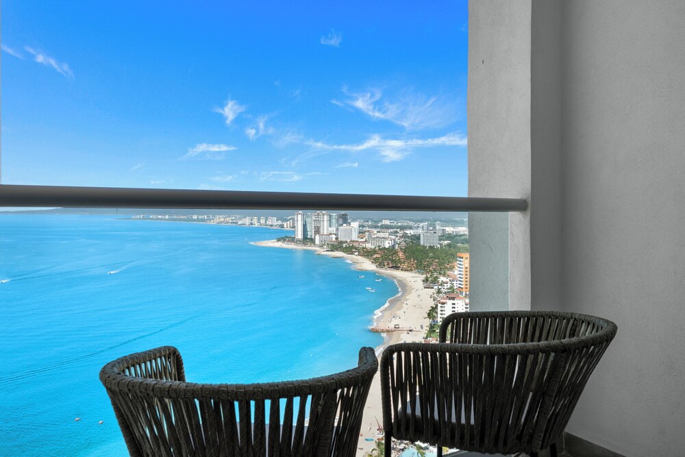 Panoramic Studio, Balcony, Partial Sea View