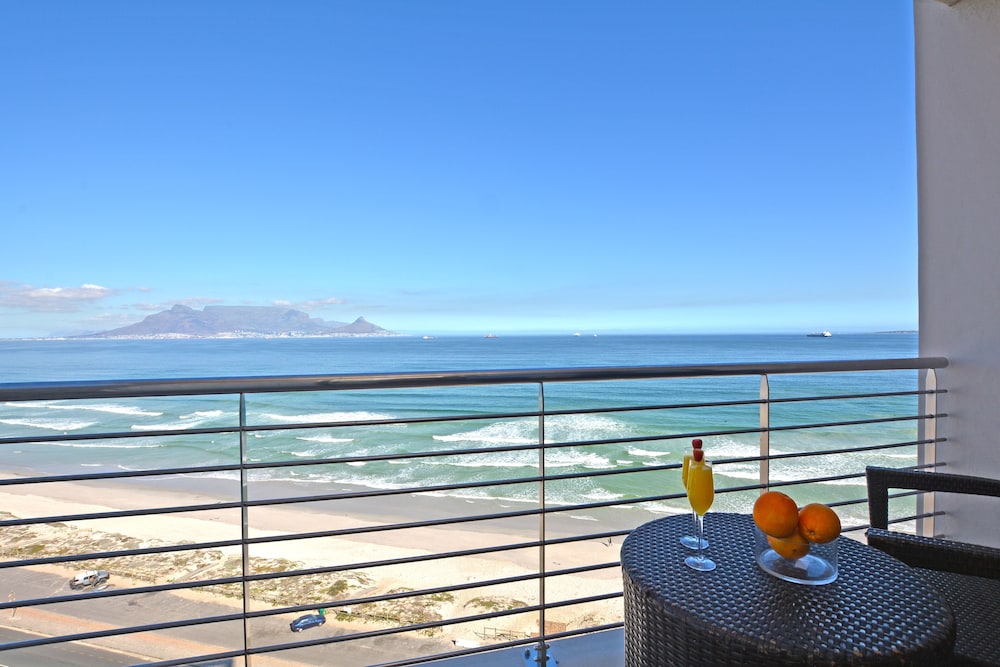 Sea Facing Table Mountain King Room With Balcony - Photo 2