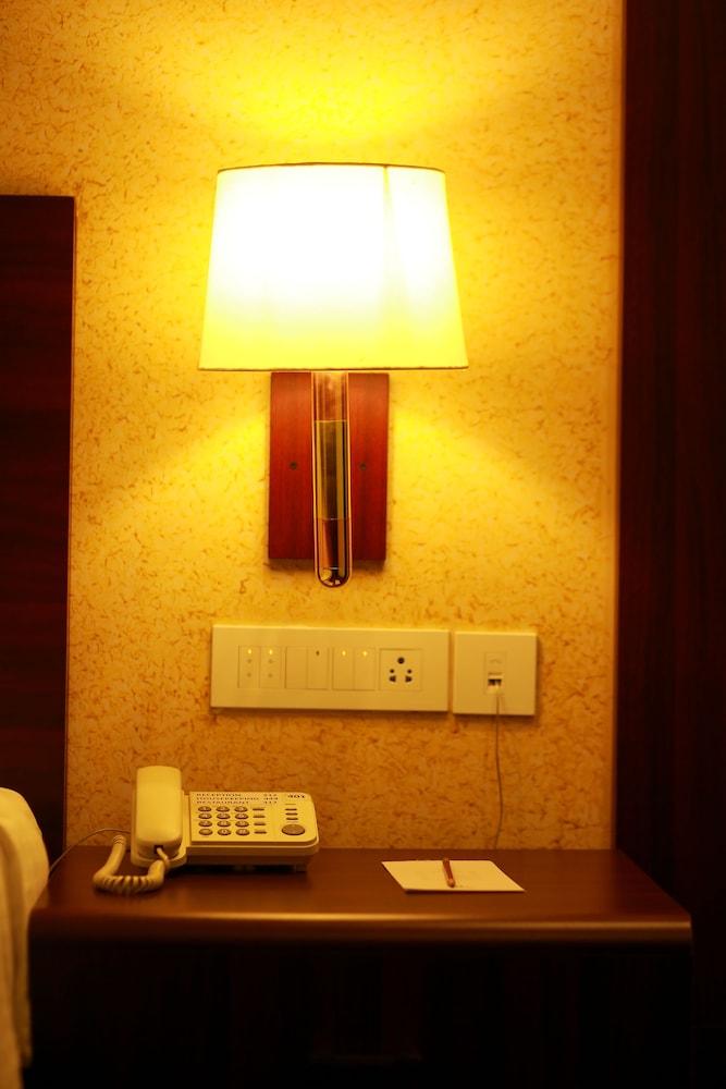 Executive Double Room Single Use, 1 King Bed, Accessible, Private Bathroom photo 2