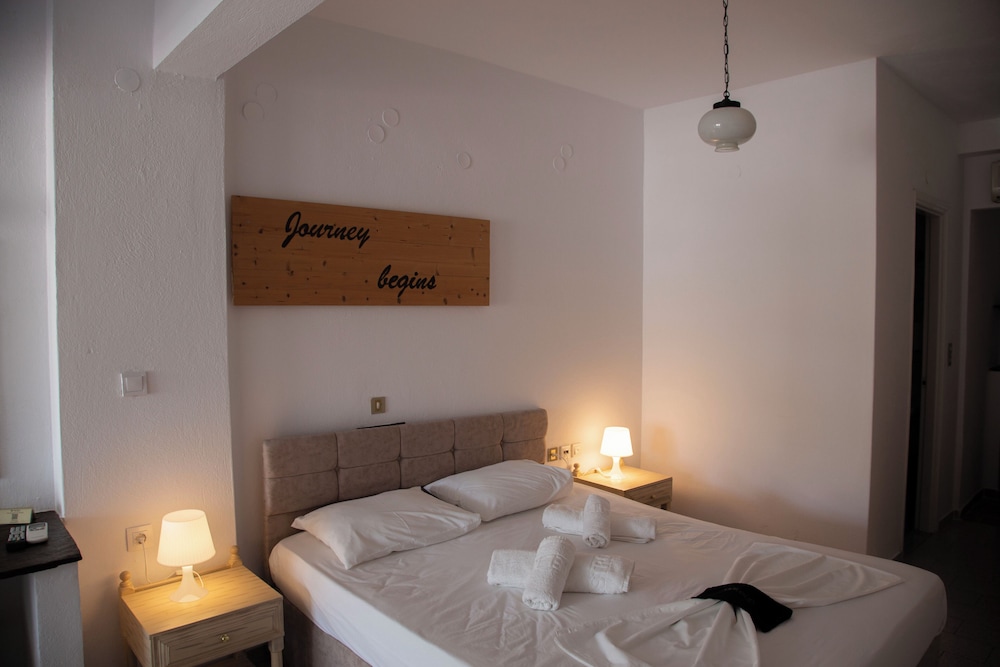 Basic Triple Room photo 2