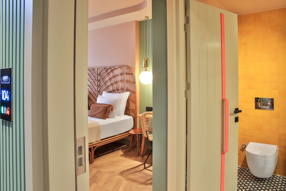 Deluxe Room, Balcony - Photo 6
