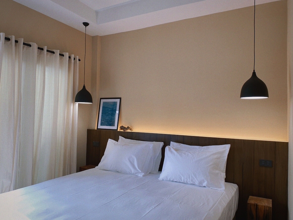 Deluxe Double Room, 1 King Bed, Garden View - Photo 1