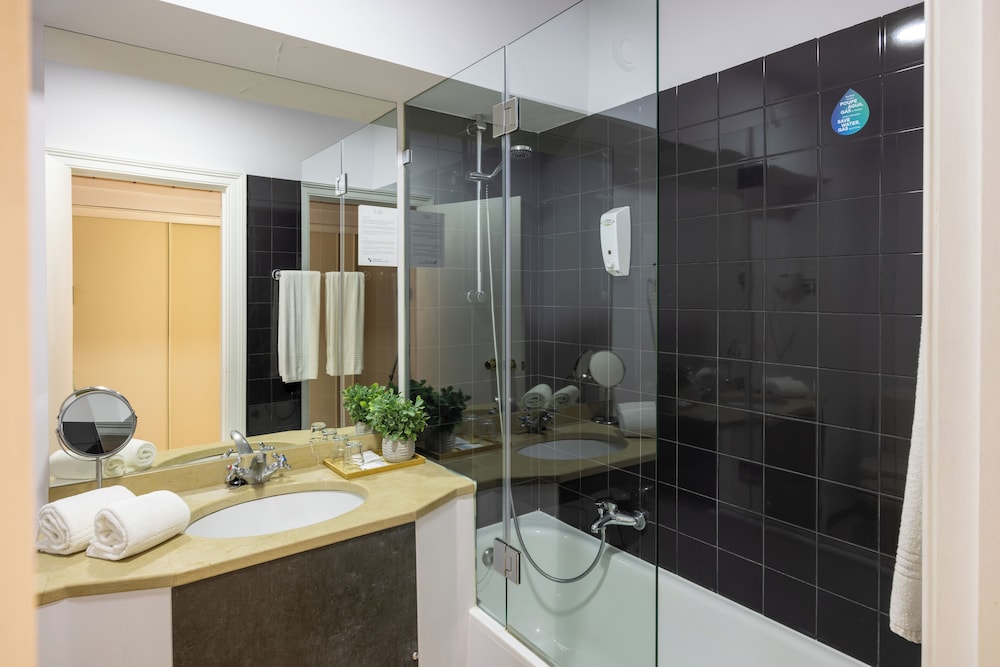 Standard Studio, 2 Twin Beds - Photo 6