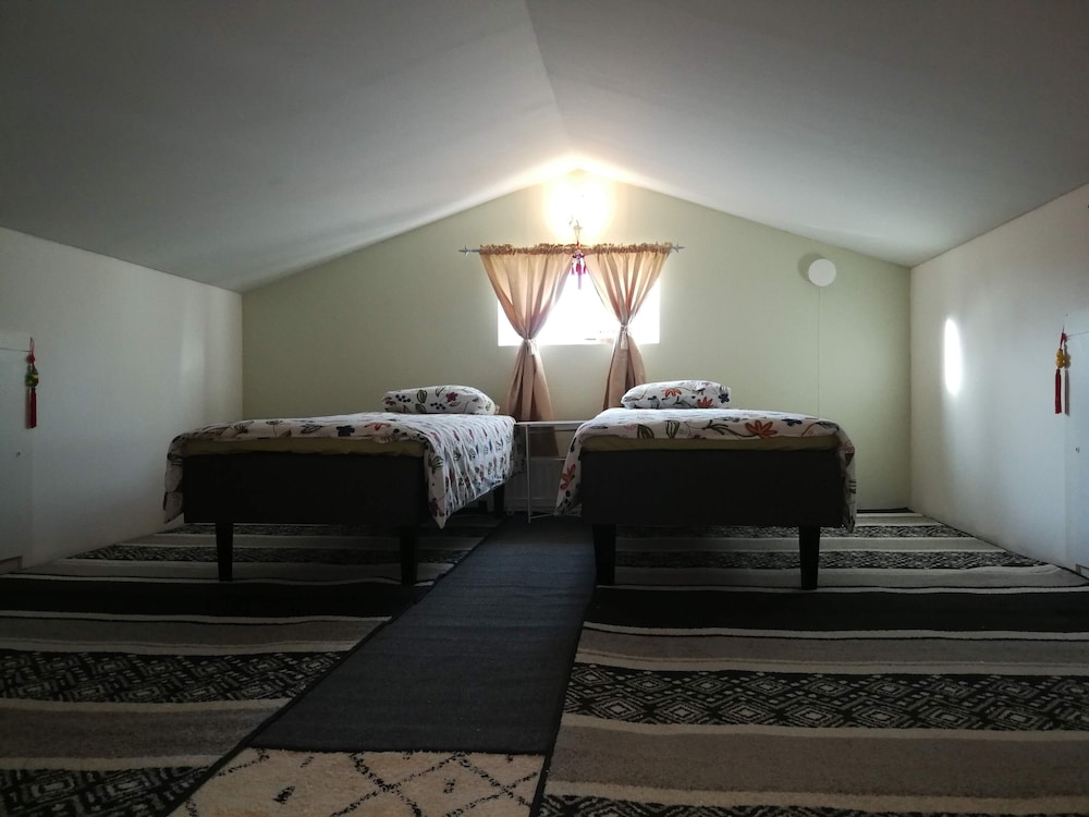 Room (2) photo 2