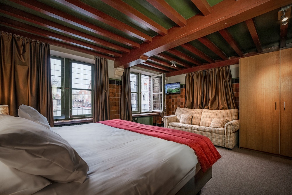 Basic Double or Twin Room, Canal View - Photo 16