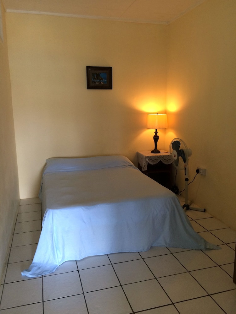 Basic Double Room, 1 Bedroom, Shared Bathroom