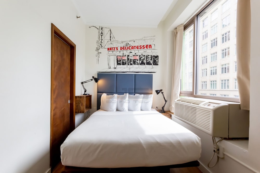 Standard Room, 1 Queen Bed