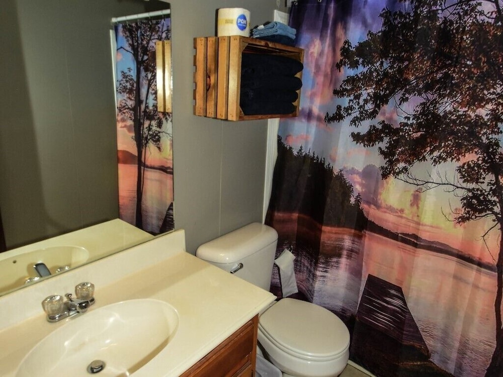 Cozy Two Bedroom, Lake Texoma, Lake View, Marina Access - No Pets photo 2