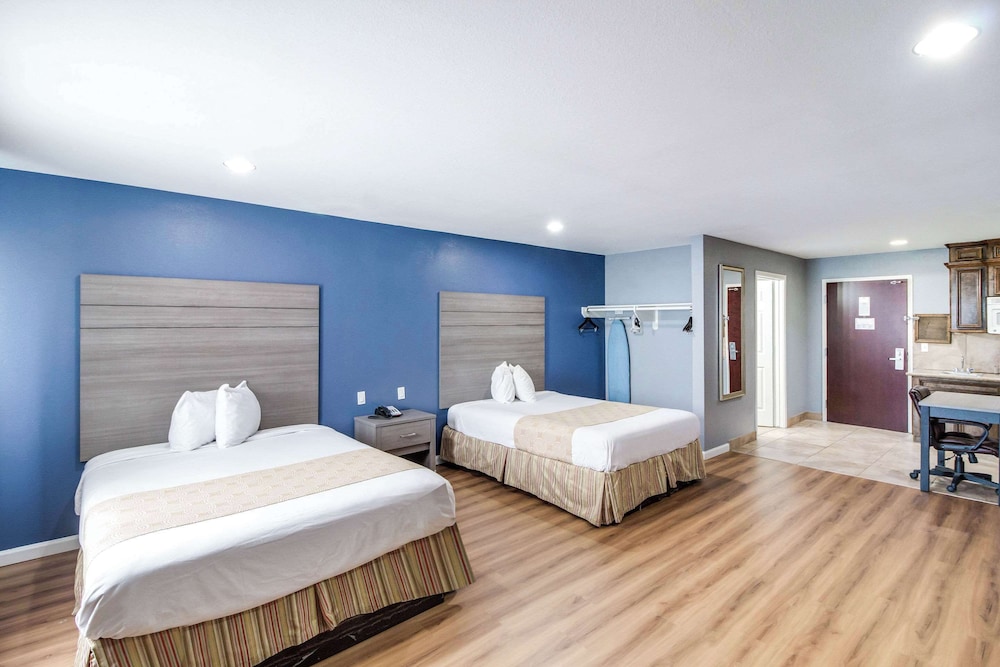 Suite, 2 Queen Beds, Non Smoking (Efficiency)