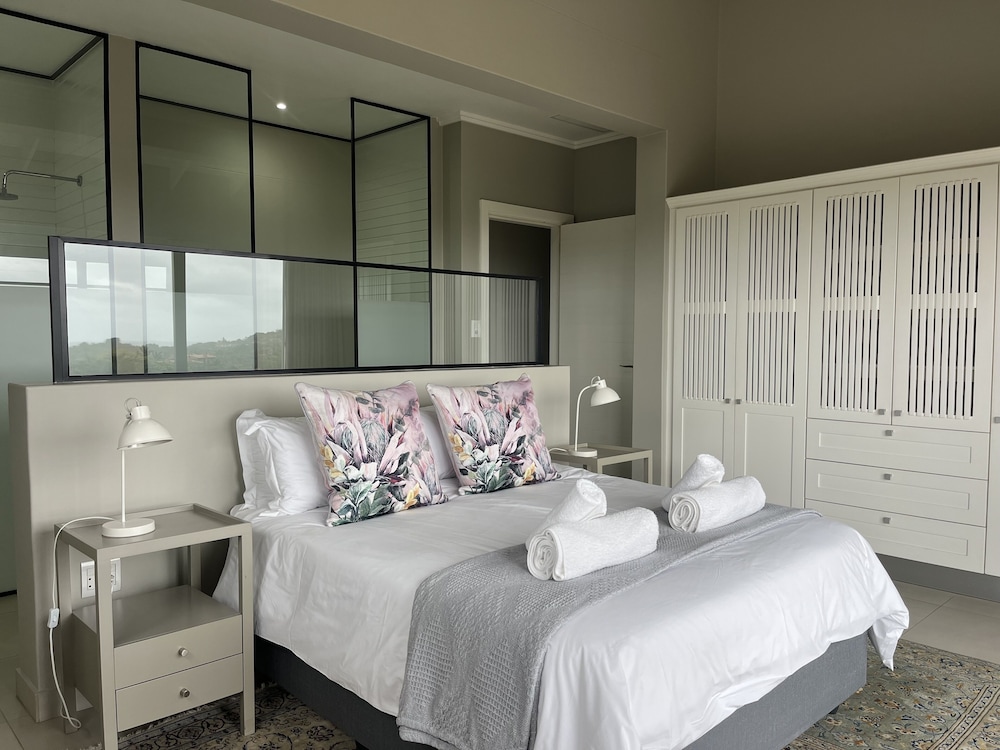 Luxury Villa photo 2
