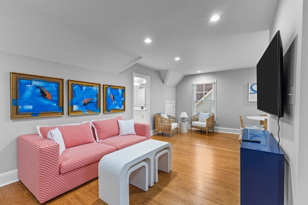 House, 5 Bedrooms photo 2