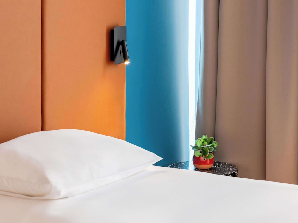 Standard Room, 2 Twin Beds - Photo 18