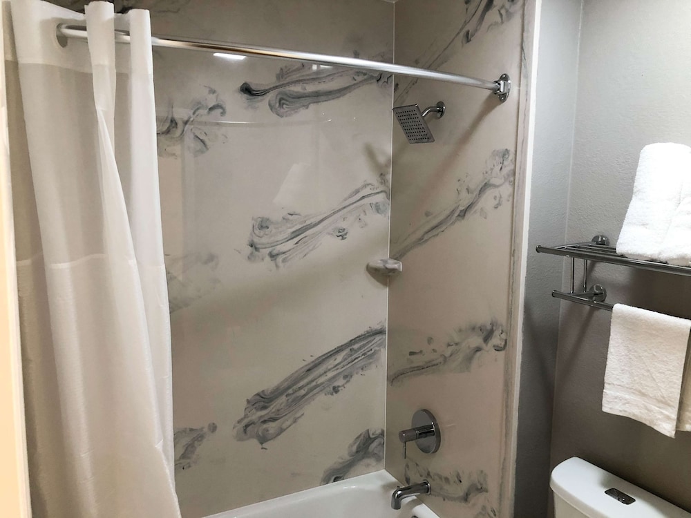 Standard Room, 1 King Bed, Non Smoking, Kitchenette - Photo 14