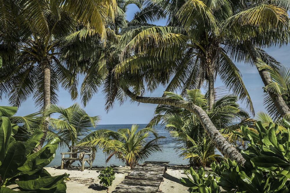 Bungalow, 1 King Bed (beach)