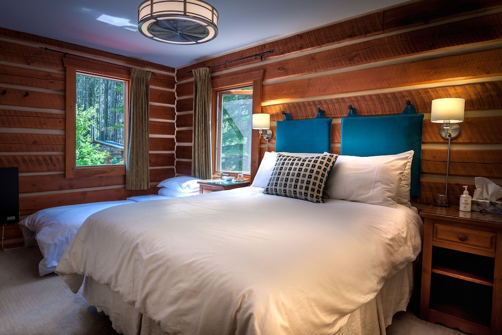 Deluxe Room, 1 Queen Bed photo 1