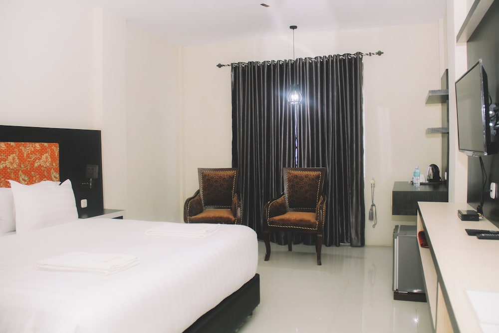 Junior Double or Twin Room, City View