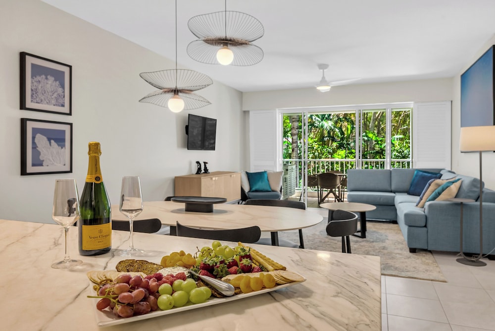 Serenity One Bedroom Plus 6222 Sleeps 4 with Lift access