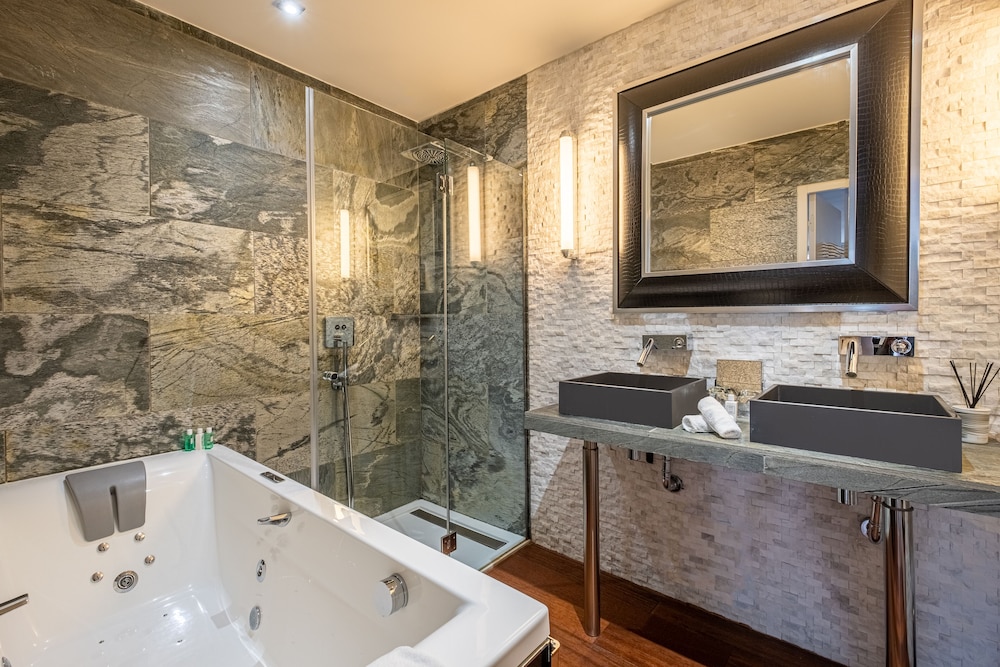 Double Room (Prestige Jacuzzi) thumbnail 5