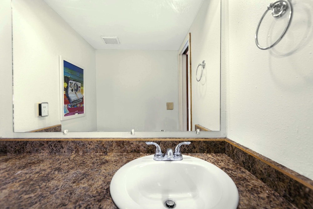 House, Multiple Beds, Kitchen (Cedar Nest) photo 2