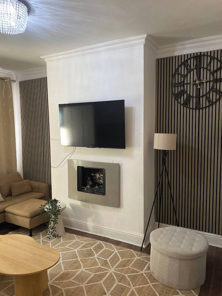 House, 2 Bedrooms, Fireplace, Garden View