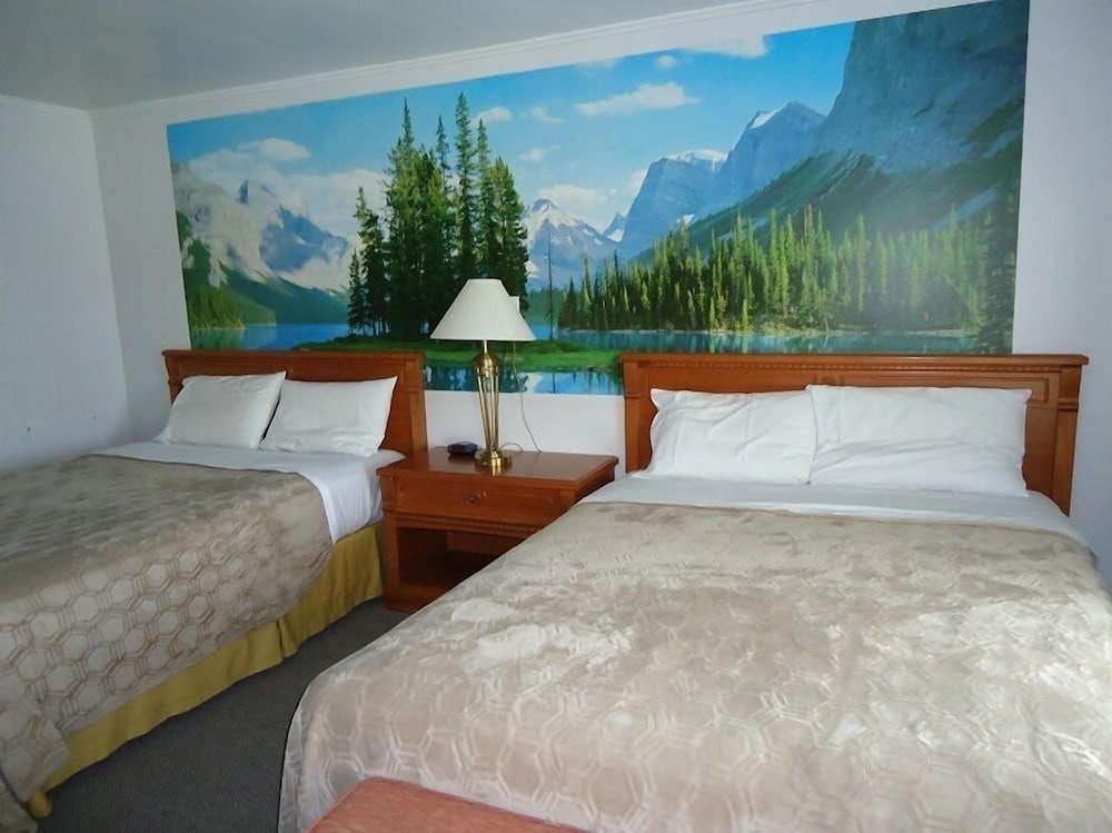 Double Room, 2 Queen Beds, Smoking photo 1