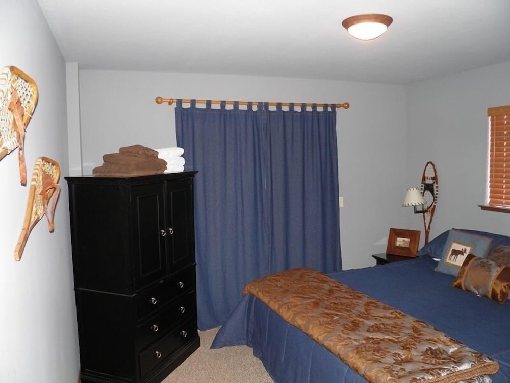 House, 4 Bedrooms, Lakeside