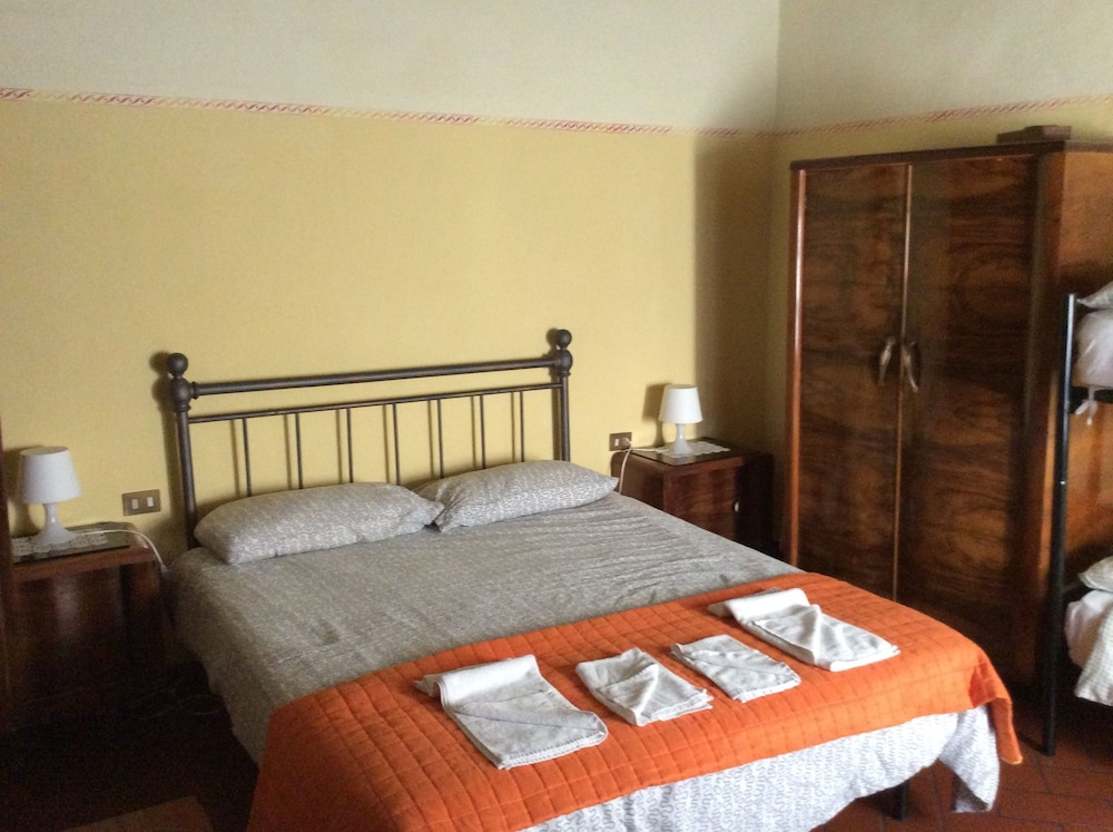 Classic Double Room, 1 Bedroom, Ensuite, Hill View photo 3