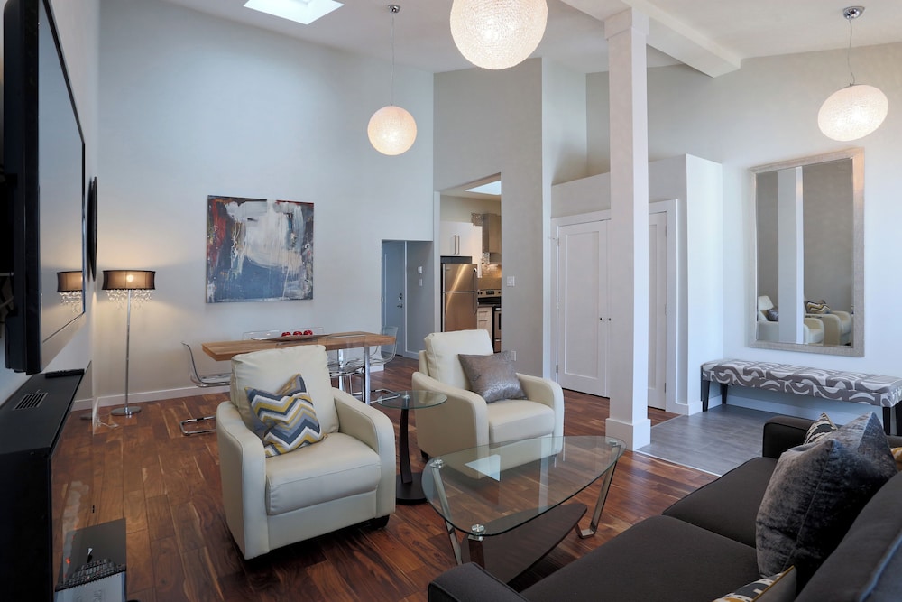 Four or Five Bedrooms Townhome-58