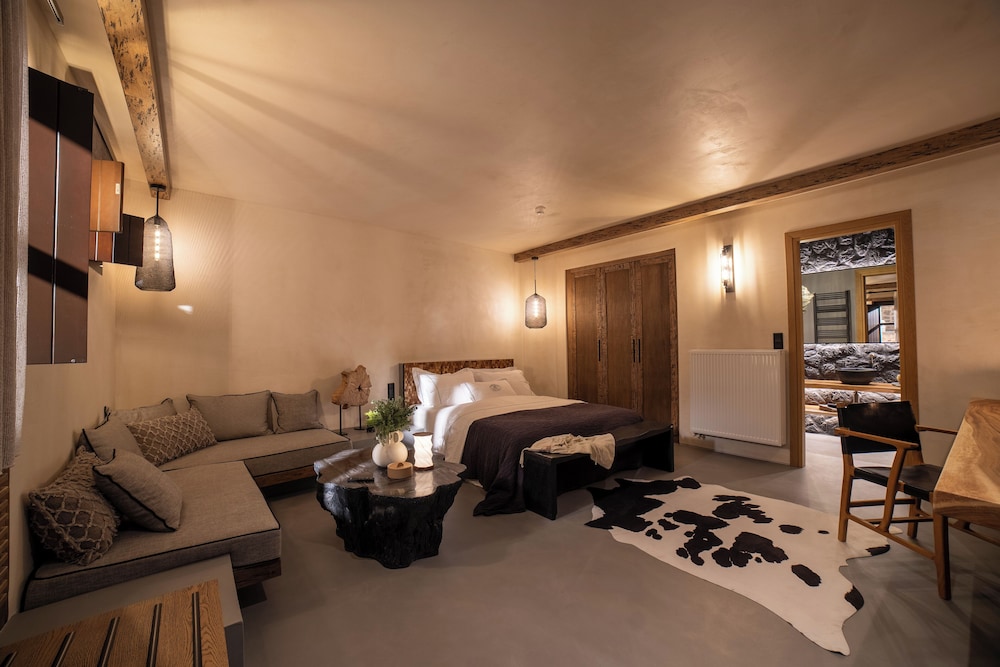 Honeymoon Suite