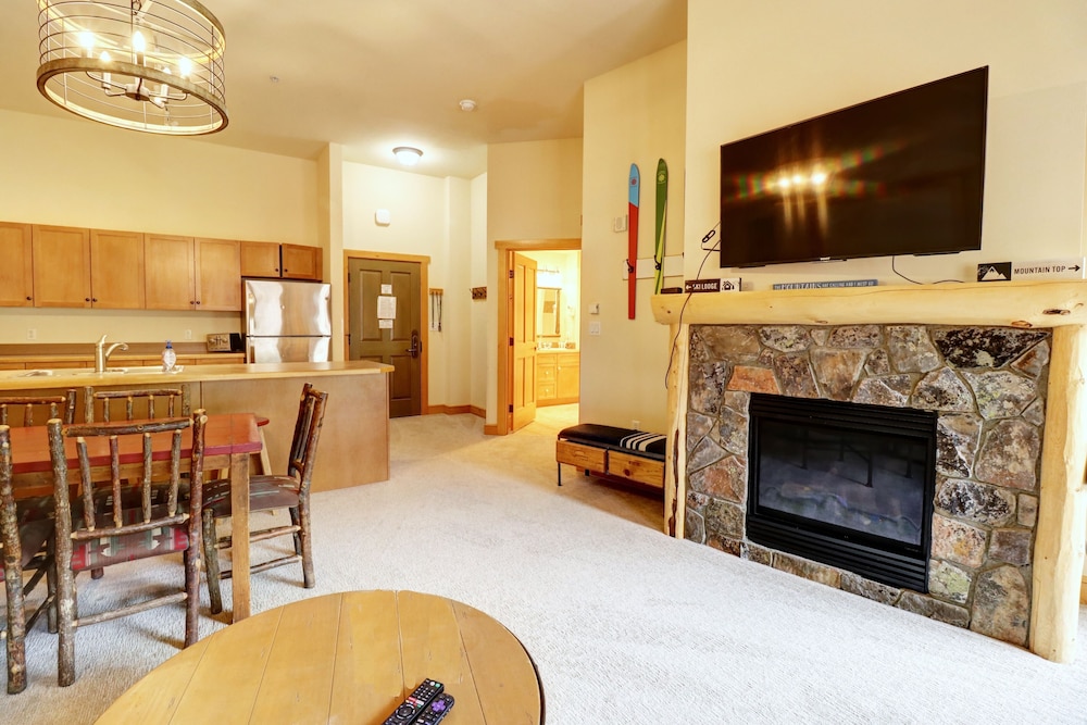 Condo, 1 Bedroom
