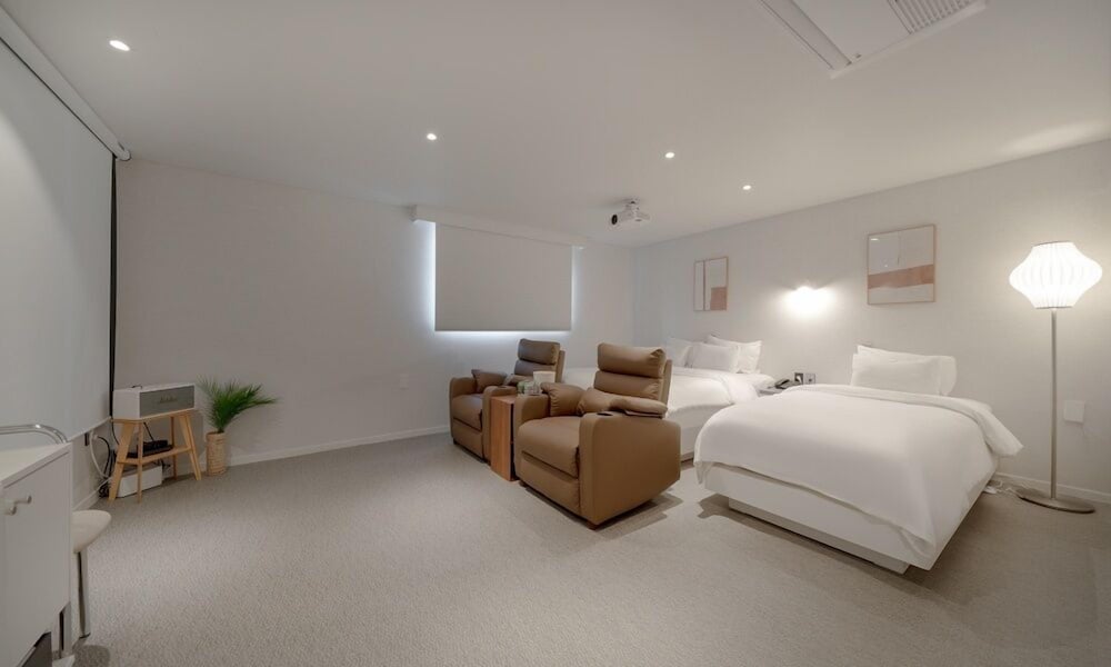 Deluxe Suite - Photo 7
