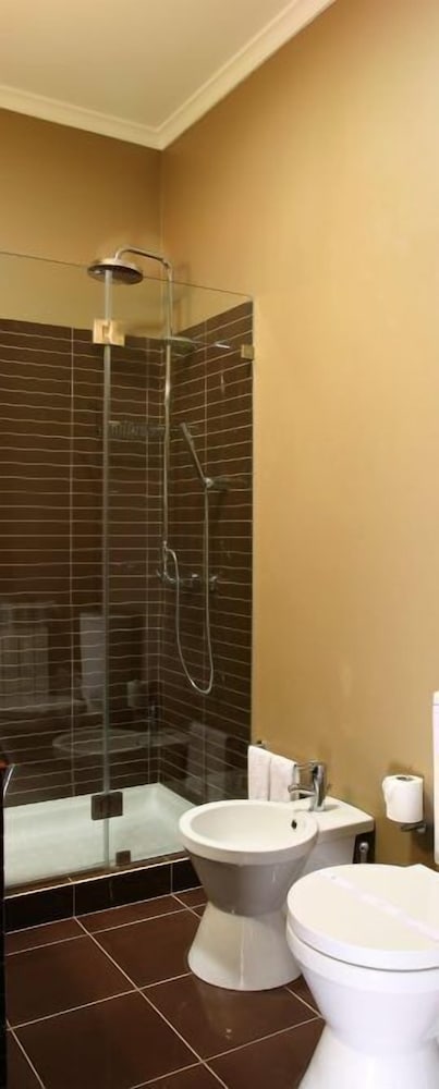 Standard Double or Twin Room - Photo 5