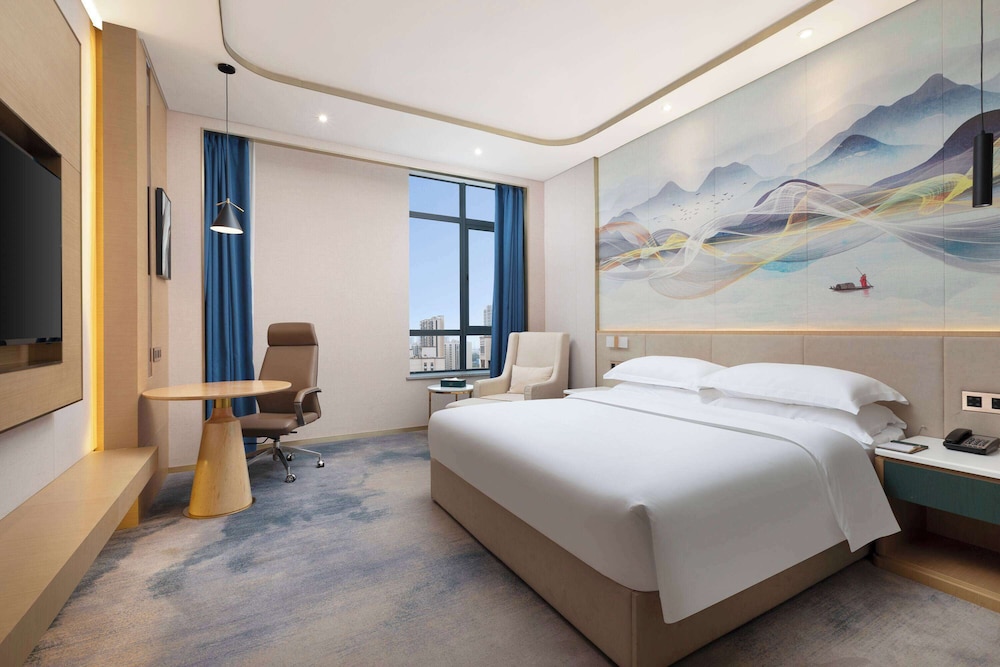 Deluxe Room, 1 King Bed, Non Smoking photo 1