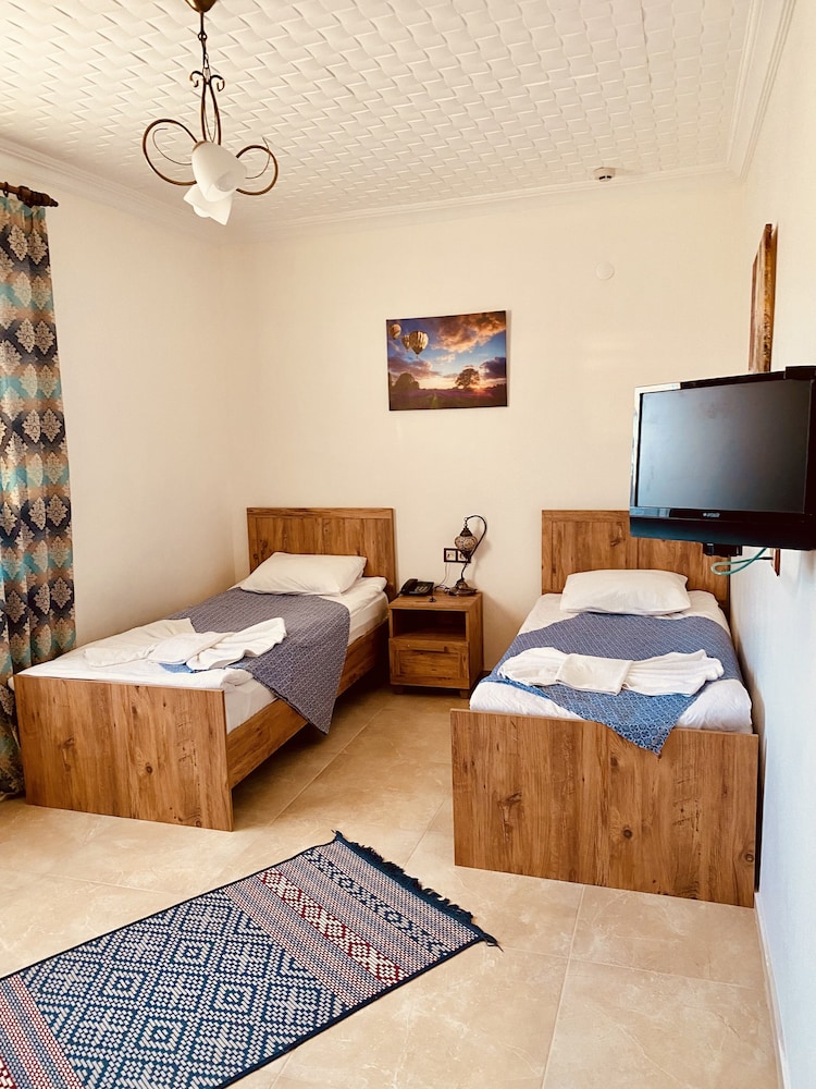Twin Room - Photo 5