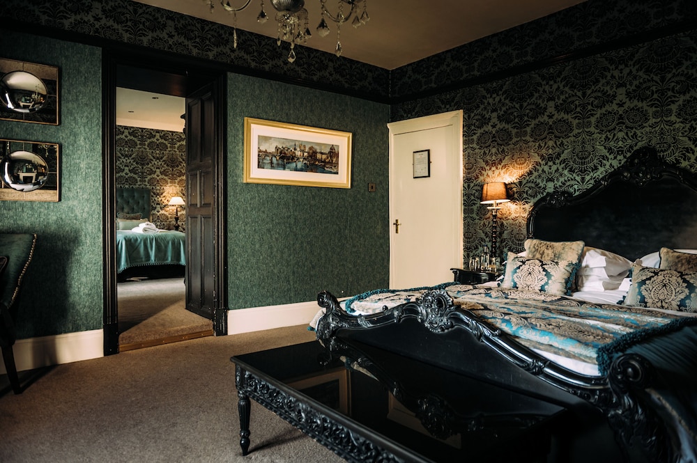 Room, 1 King Bed (Princess Suite) photo 2