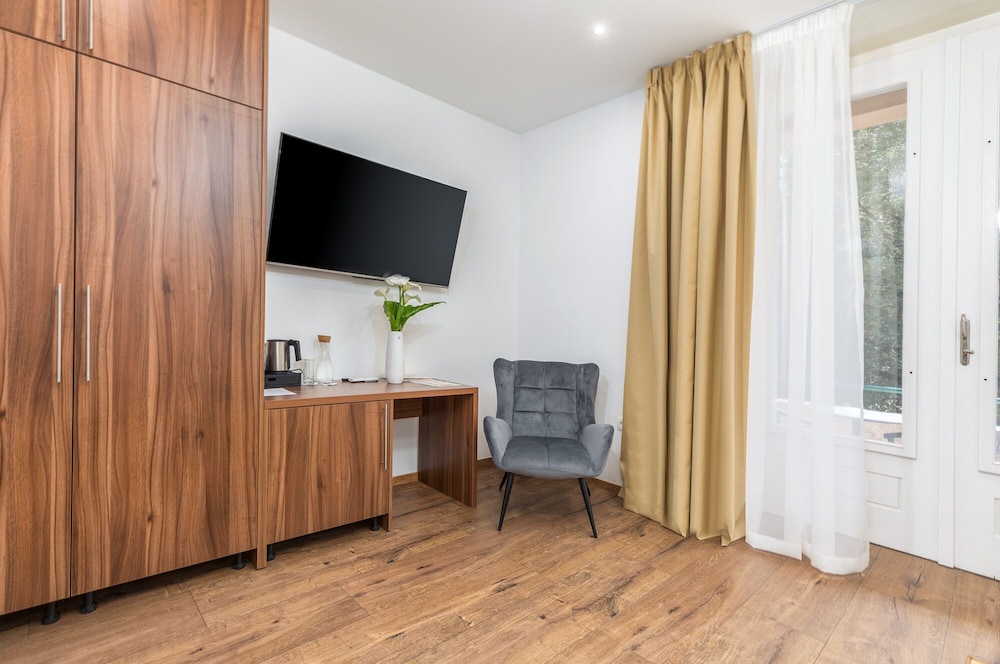 Superior Double Room, Balcony, Park View