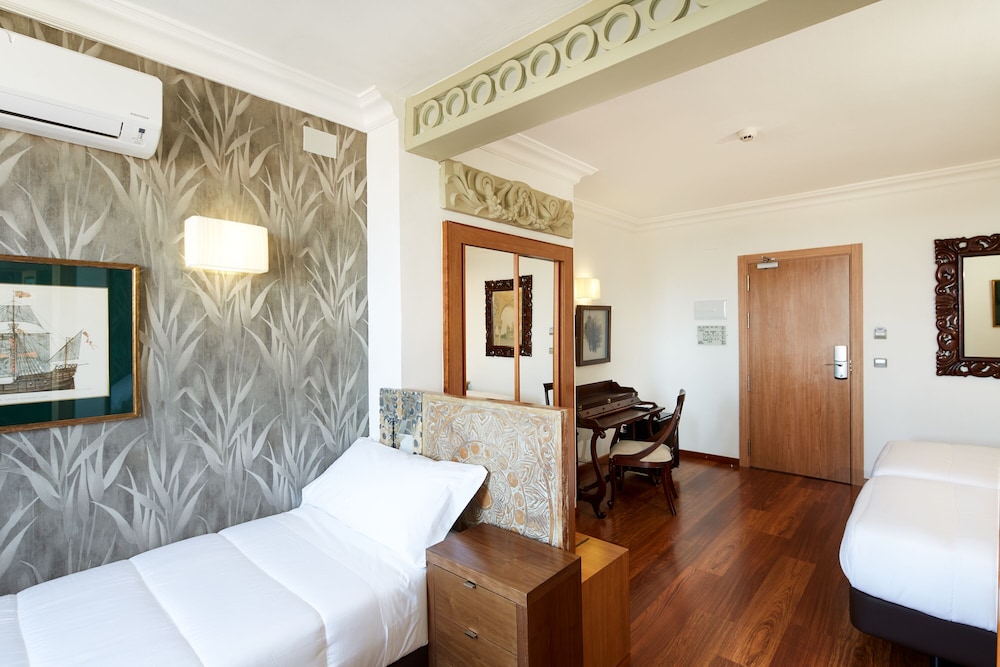 Superior Triple Room, Balcony - Photo 3