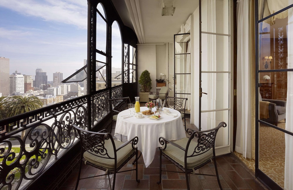 Suite, 1 King Bed, Balcony (Buckingham Legacy)