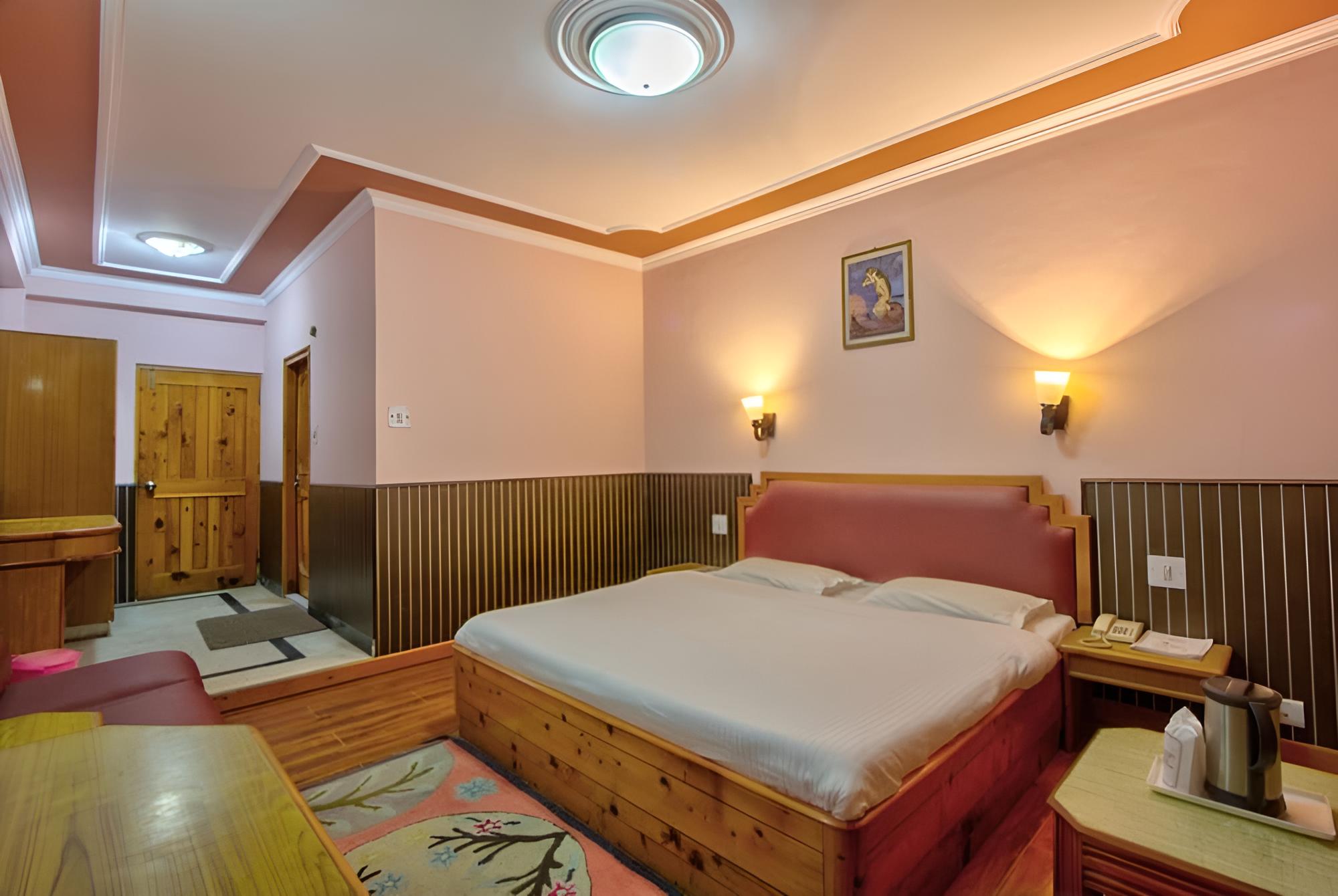 Deluxe Double Room - Photo 13