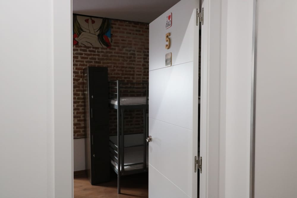 Dormitorio compartido, solo mujeres, Baño compartido, Vista a la ciudad