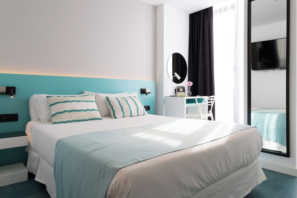Double Room, Sea View thumbnail 6