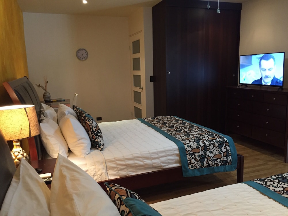 Standard Room, 2 Queen Beds photo 2