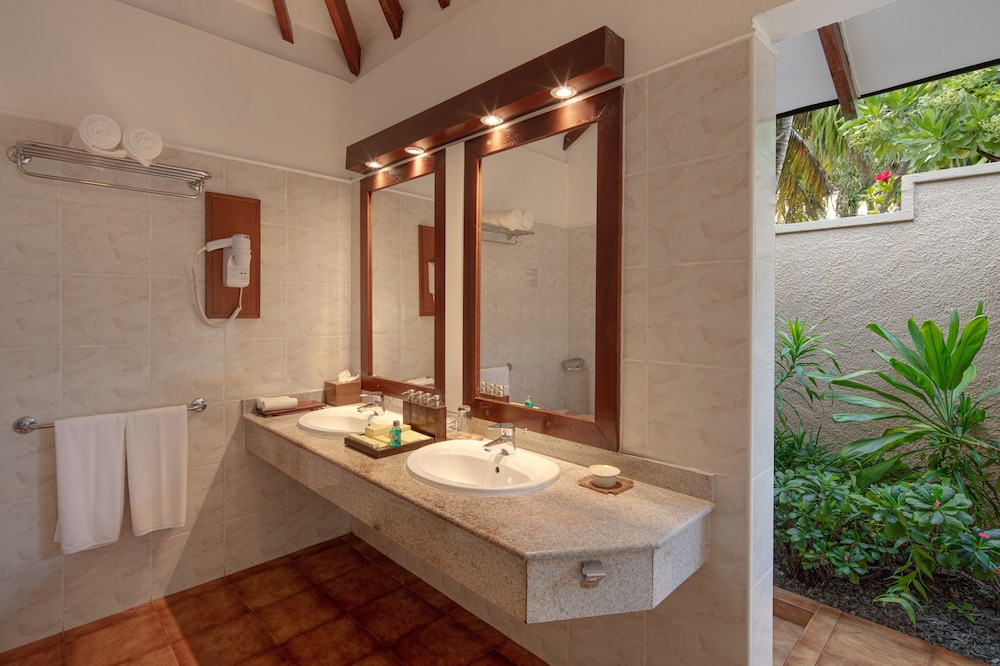 Honeymoon Suite - Photo 5